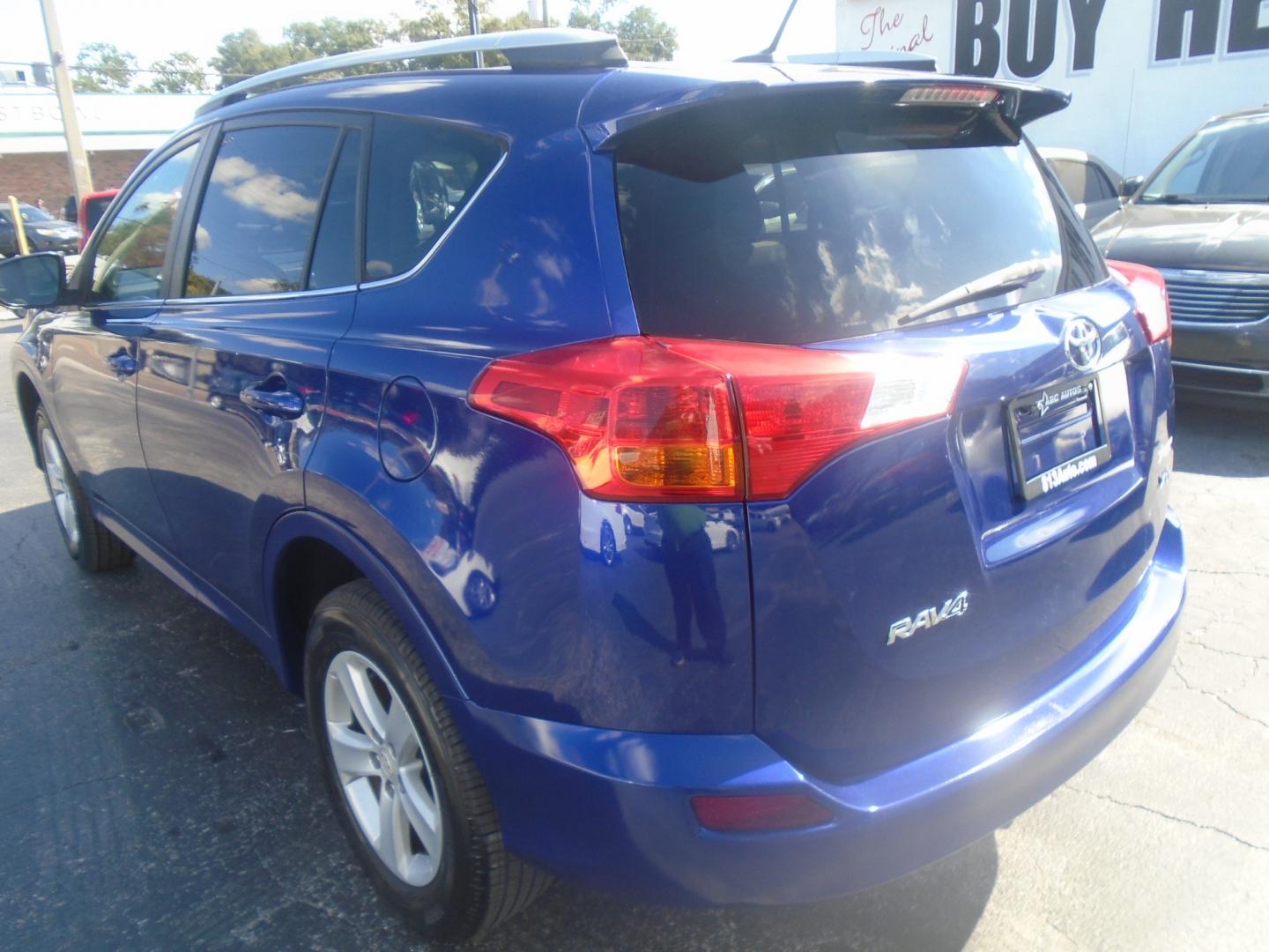 2014 Toyota RAV4 XLE FWD (2T3WFREV0EW) with an 2.5L L4 DOHC 16V engine, 6-Speed Automatic transmission, located at 6112 N Florida Avenue, Tampa, FL, 33604, (888) 521-5131, 27.954929, -82.459534 - Photo#4